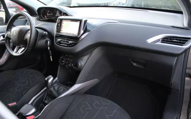 PEUGEOT 2008 1.2 Pure Tech Style