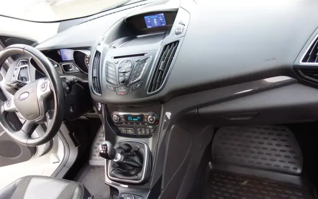 FORD Kuga 1.5 EcoBoost 2x4 Trend