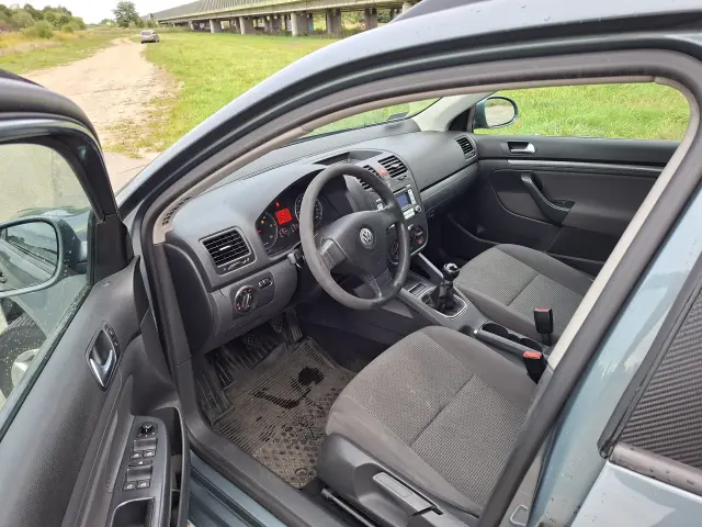 VOLKSWAGEN Golf Comfortline