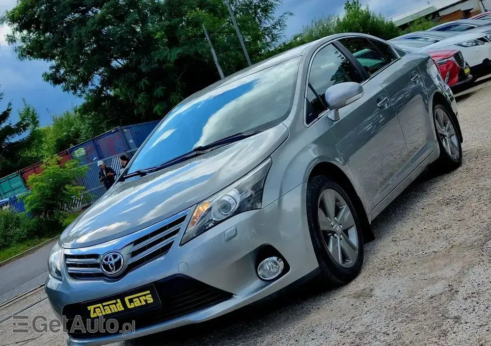 TOYOTA Avensis 1.8 Premium