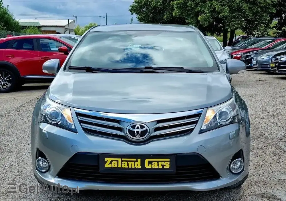 TOYOTA Avensis 1.8 Premium