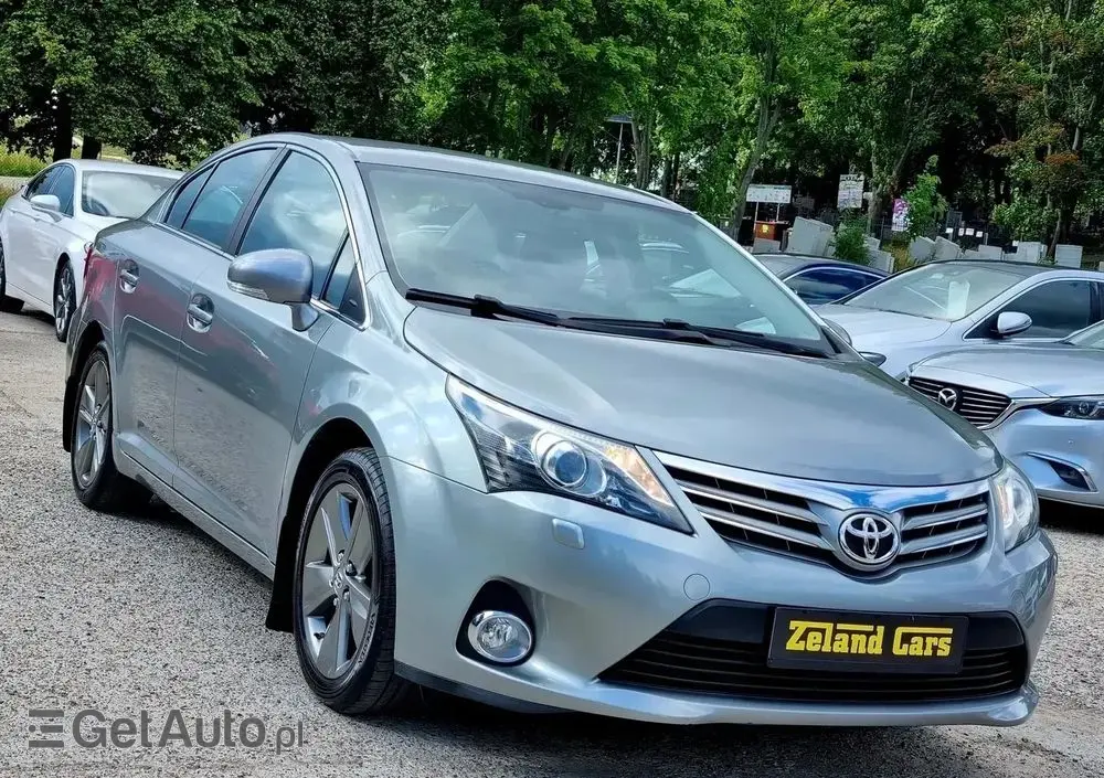 TOYOTA Avensis 1.8 Premium