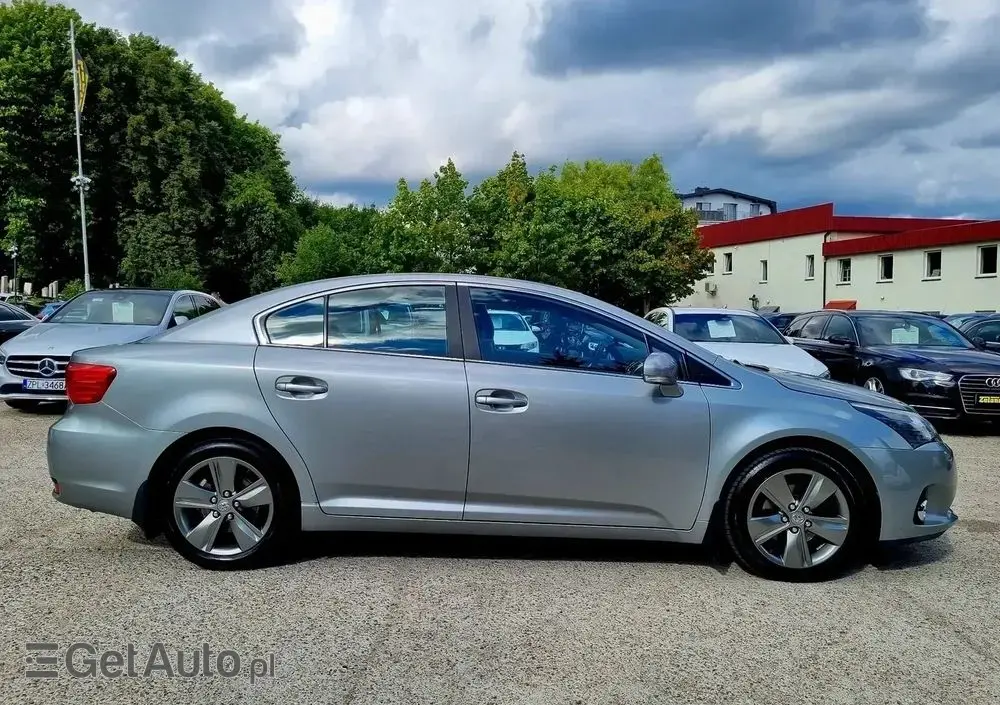 TOYOTA Avensis 1.8 Premium