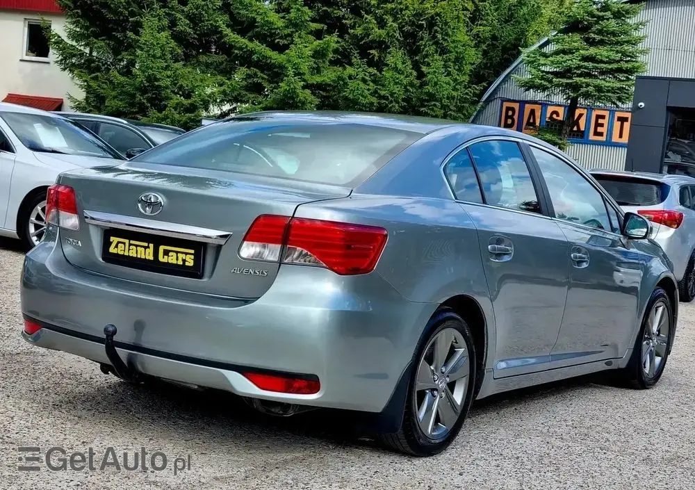 TOYOTA Avensis 1.8 Premium