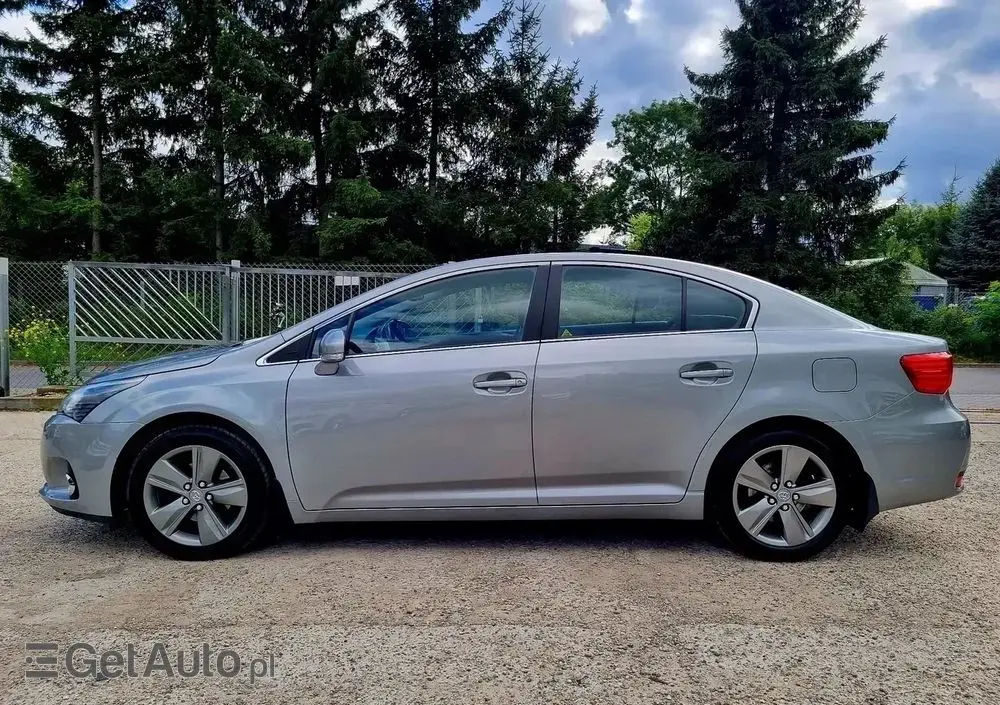 TOYOTA Avensis 1.8 Premium