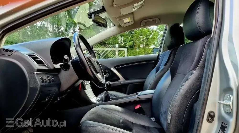 TOYOTA Avensis 1.8 Premium