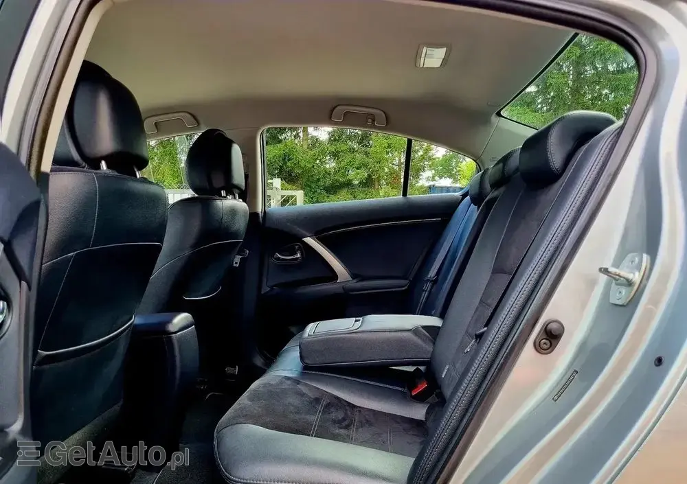 TOYOTA Avensis 1.8 Premium