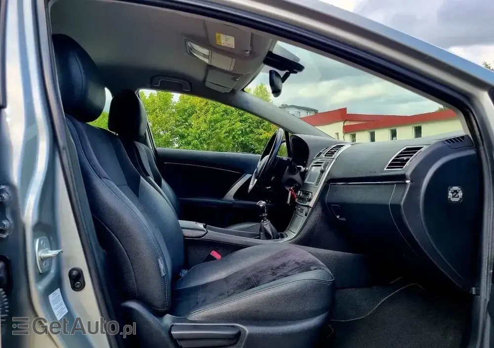 TOYOTA Avensis 1.8 Premium