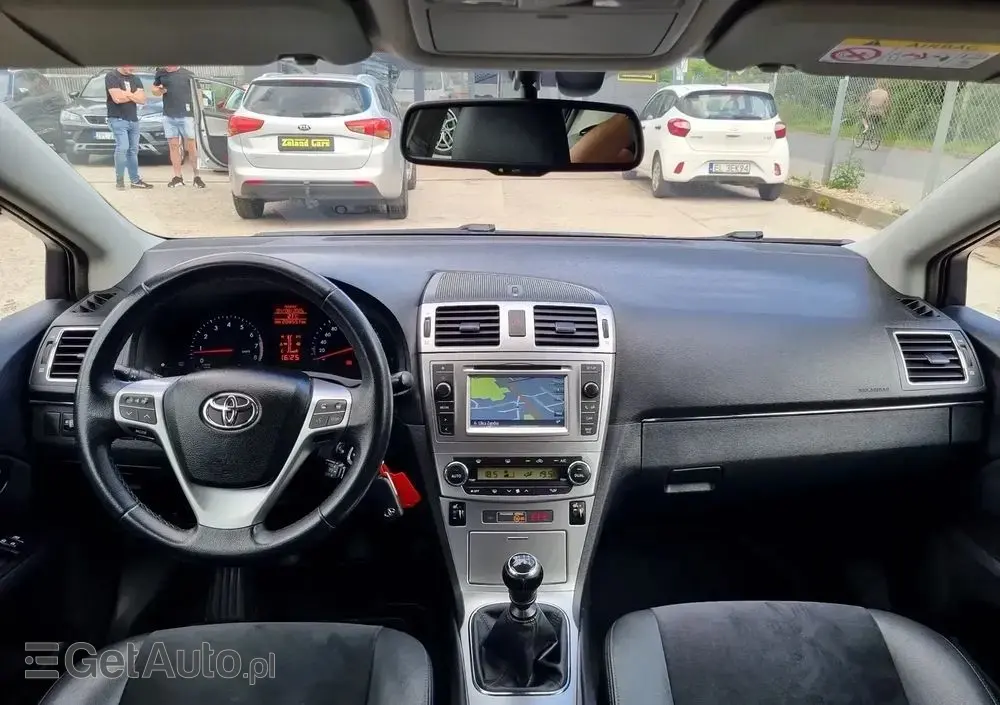 TOYOTA Avensis 1.8 Premium