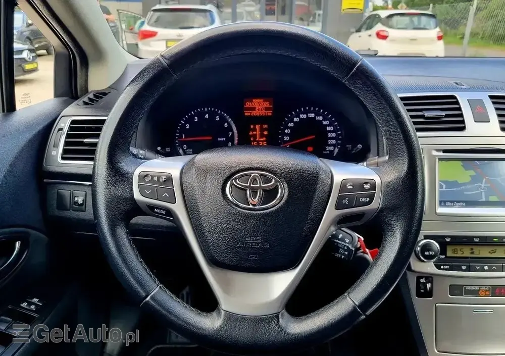 TOYOTA Avensis 1.8 Premium