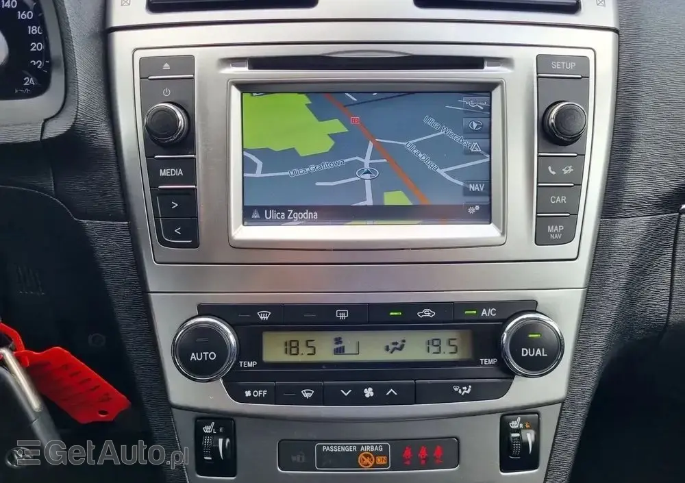 TOYOTA Avensis 1.8 Premium