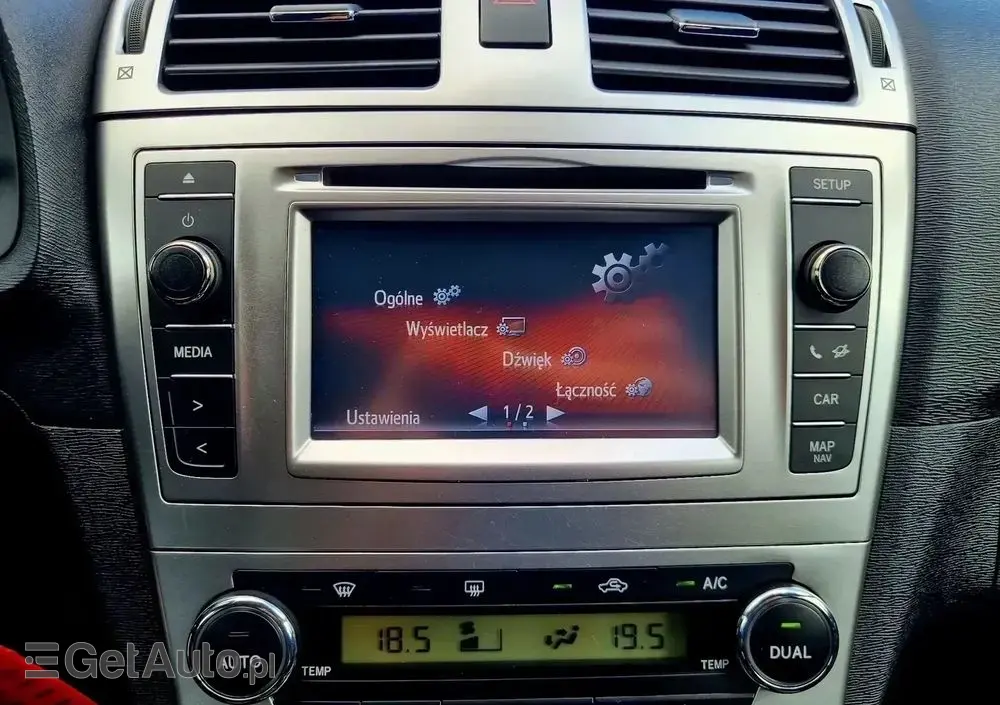 TOYOTA Avensis 1.8 Premium