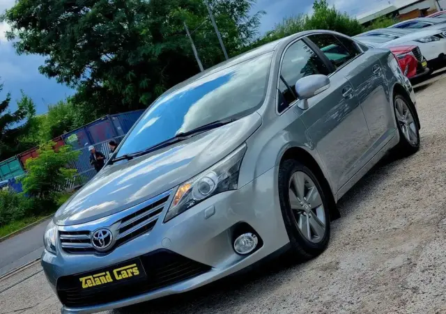 TOYOTA Avensis 1.8 Premium