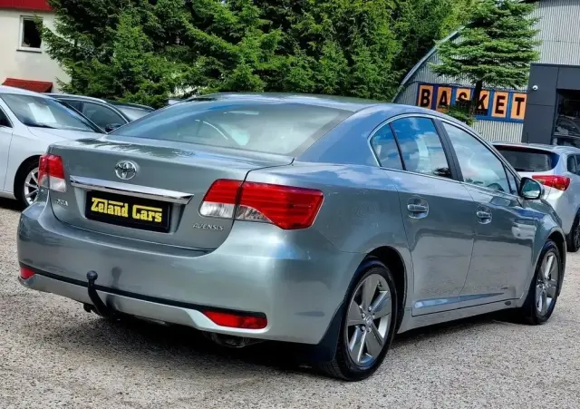 TOYOTA Avensis 1.8 Premium