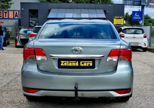 TOYOTA Avensis 1.8 Premium