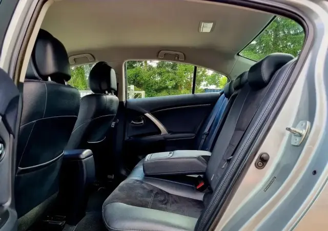 TOYOTA Avensis 1.8 Premium