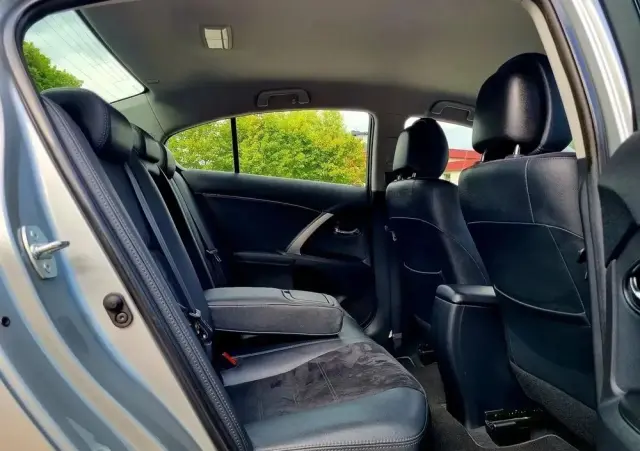 TOYOTA Avensis 1.8 Premium