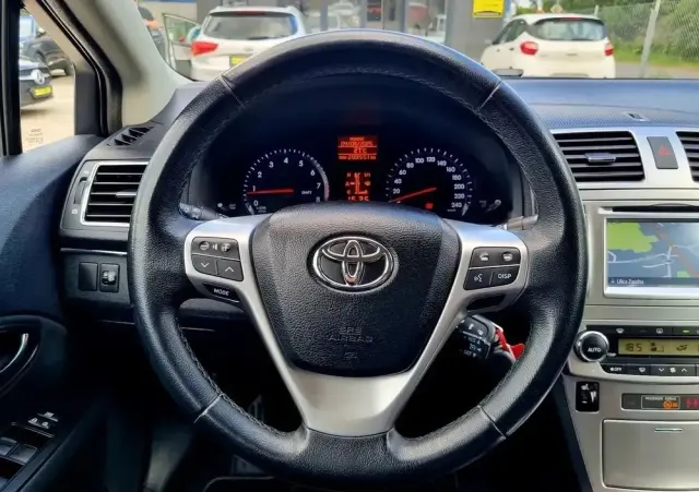 TOYOTA Avensis 1.8 Premium