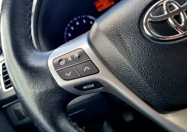 TOYOTA Avensis 1.8 Premium