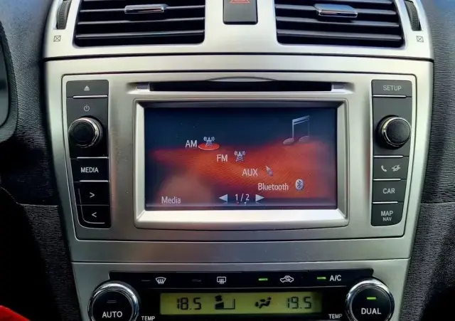 TOYOTA Avensis 1.8 Premium