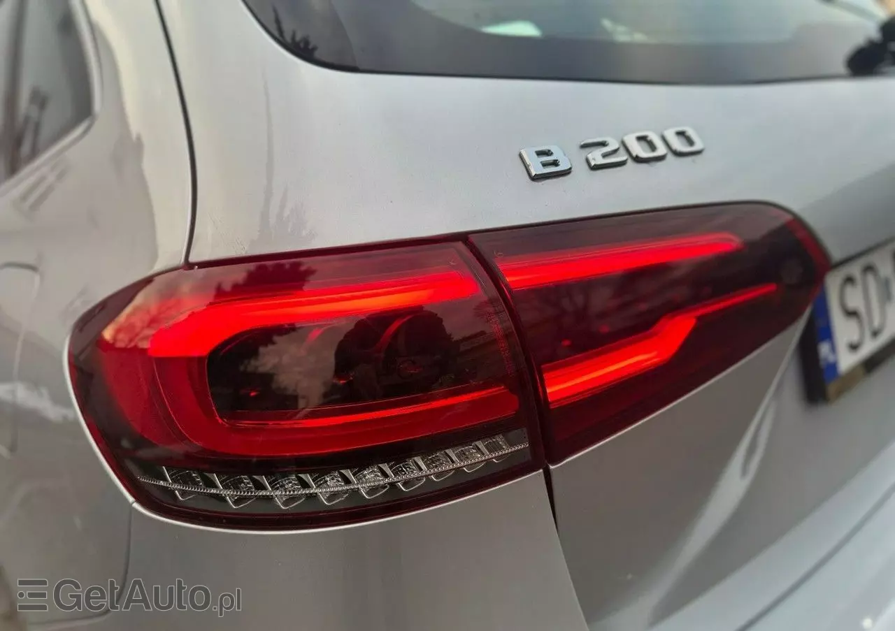 MERCEDES-BENZ Klasa B 200 AMG Line 7G-DCT