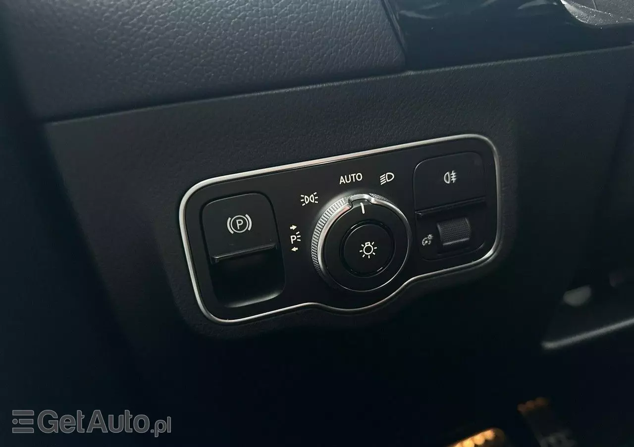 MERCEDES-BENZ Klasa B 200 AMG Line 7G-DCT