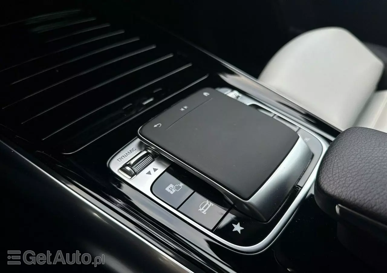 MERCEDES-BENZ Klasa B 200 AMG Line 7G-DCT