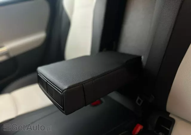 MERCEDES-BENZ Klasa B 200 AMG Line 7G-DCT