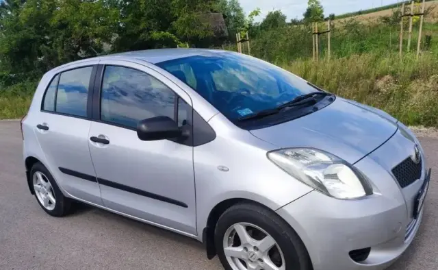 TOYOTA Yaris 