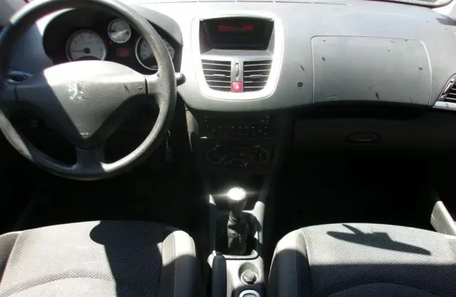 PEUGEOT 206 