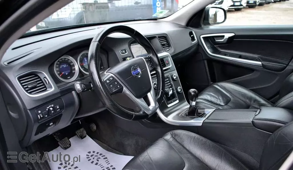 VOLVO V60 