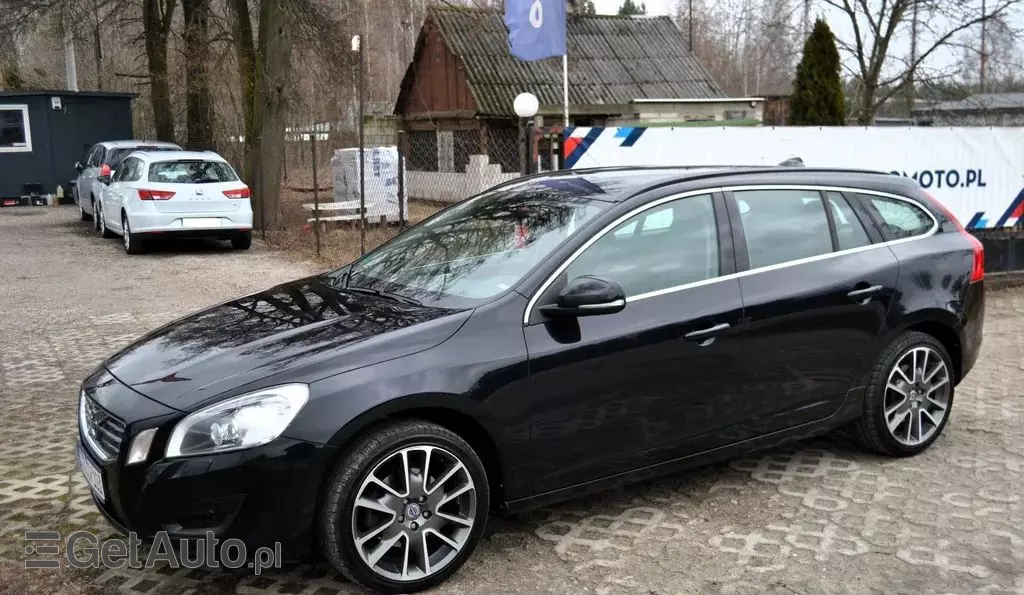 VOLVO V60 