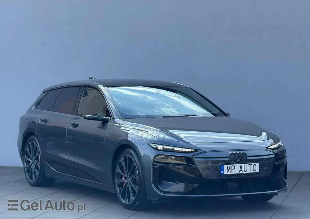 AUDI S6 Avant e-tron 
