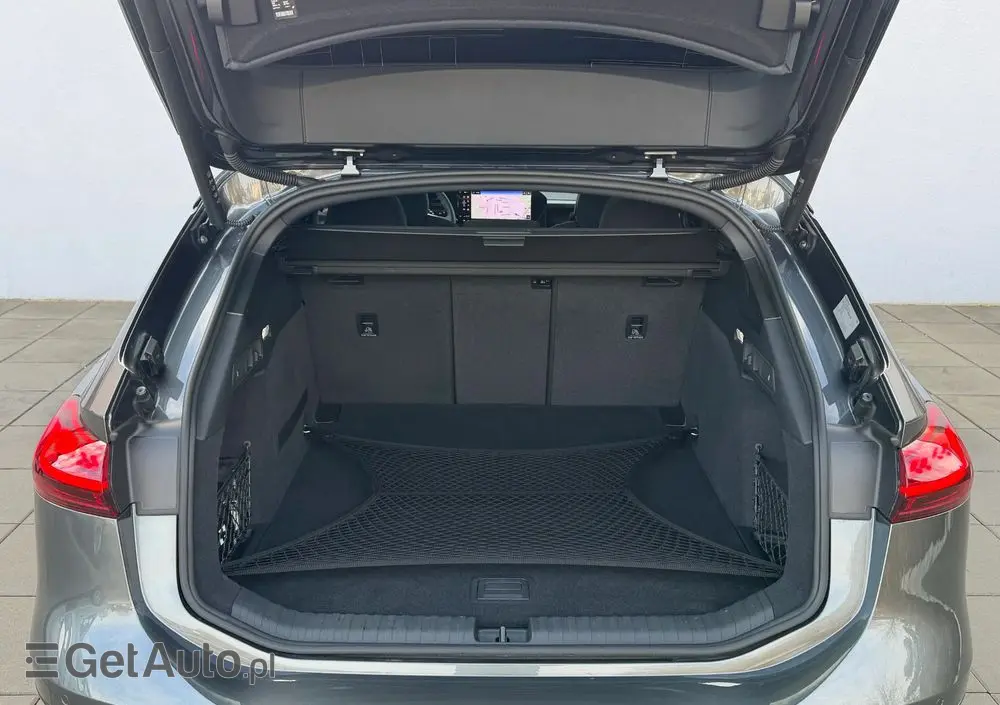 AUDI S6 Avant e-tron 