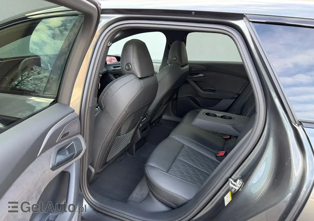 AUDI S6 Avant e-tron 