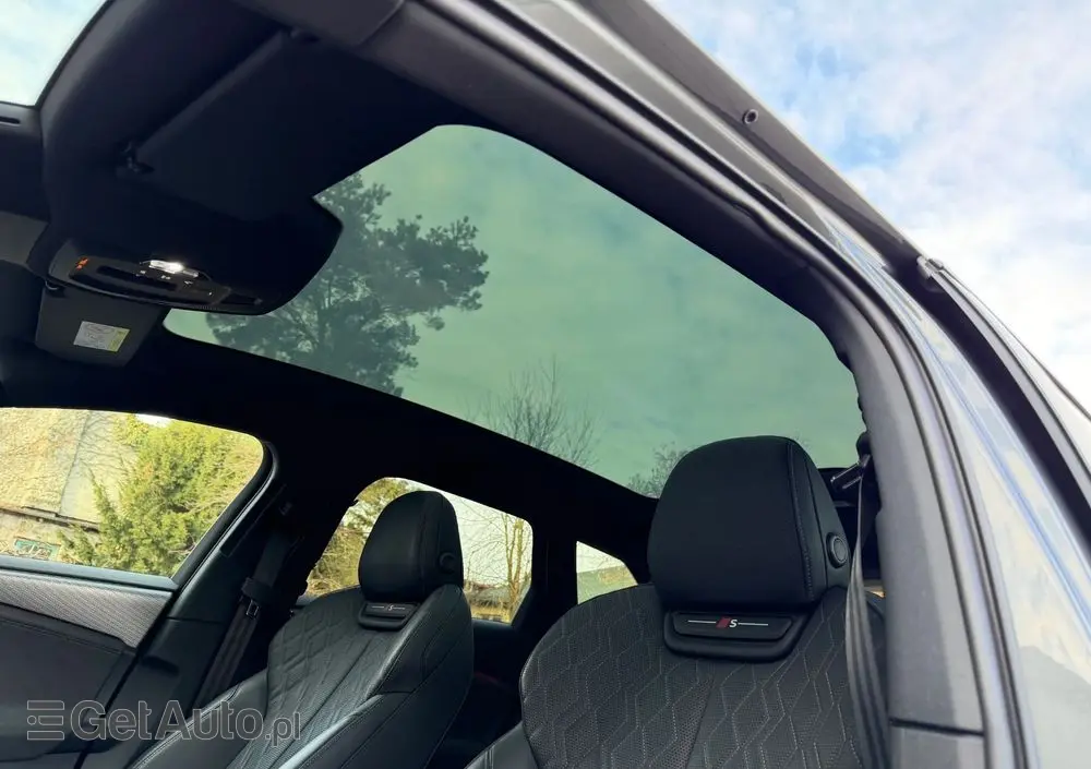 AUDI S6 Avant e-tron 