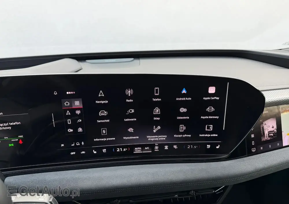 AUDI S6 Avant e-tron 