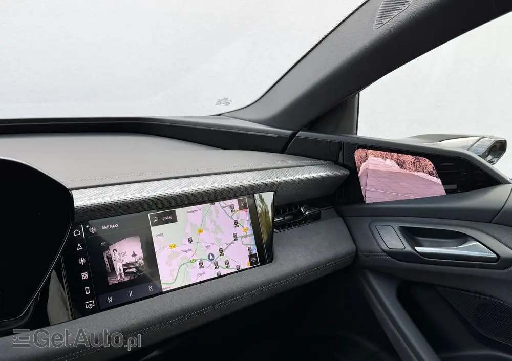 AUDI S6 Avant e-tron 