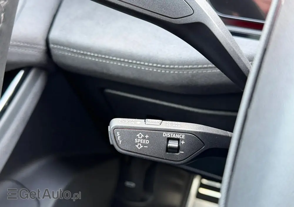 AUDI S6 Avant e-tron 