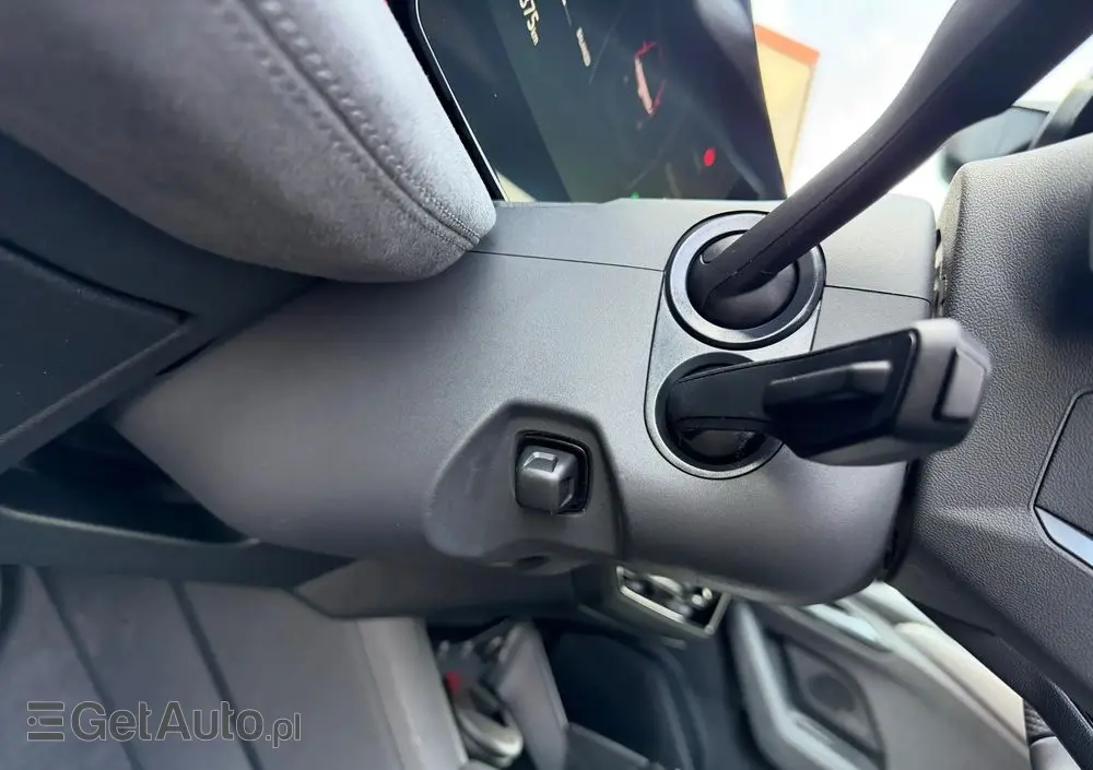 AUDI S6 Avant e-tron 