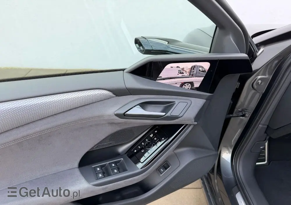 AUDI S6 Avant e-tron 