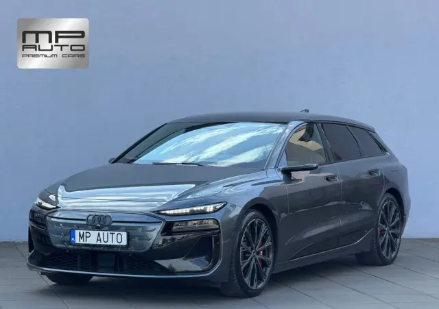 AUDI S6 Avant e-tron 