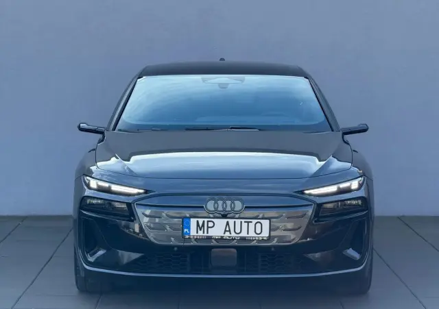 AUDI S6 Avant e-tron 