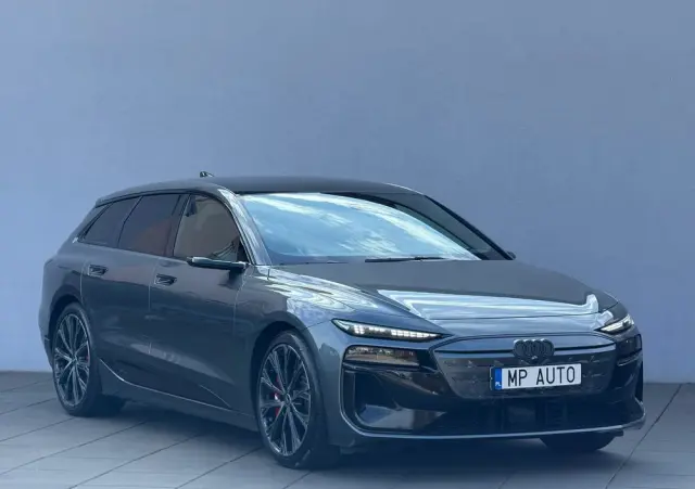 AUDI S6 Avant e-tron 