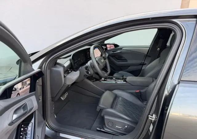 AUDI S6 Avant e-tron 