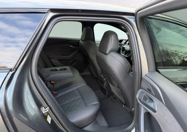 AUDI S6 Avant e-tron 