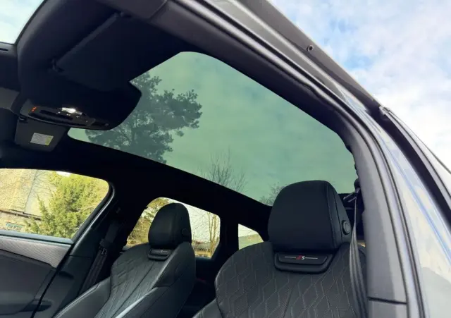 AUDI S6 Avant e-tron 