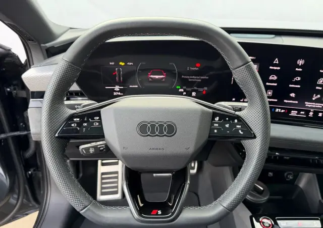 AUDI S6 Avant e-tron 