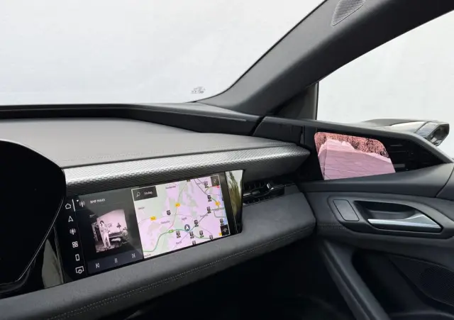 AUDI S6 Avant e-tron 