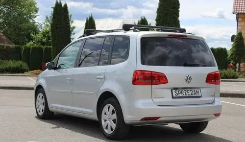 VOLKSWAGEN Touran 